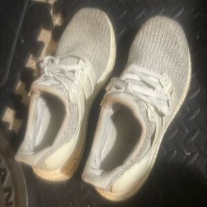 Adidas Ultraboost 4.0 Gray And White
F36155 Men's size 10.5 rare